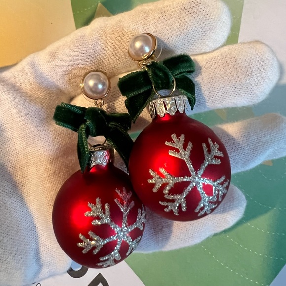 BaubleBar Christmas Velvet Ribbon Bow ornament Dangle Earrings NEW - Picture 1 of 4